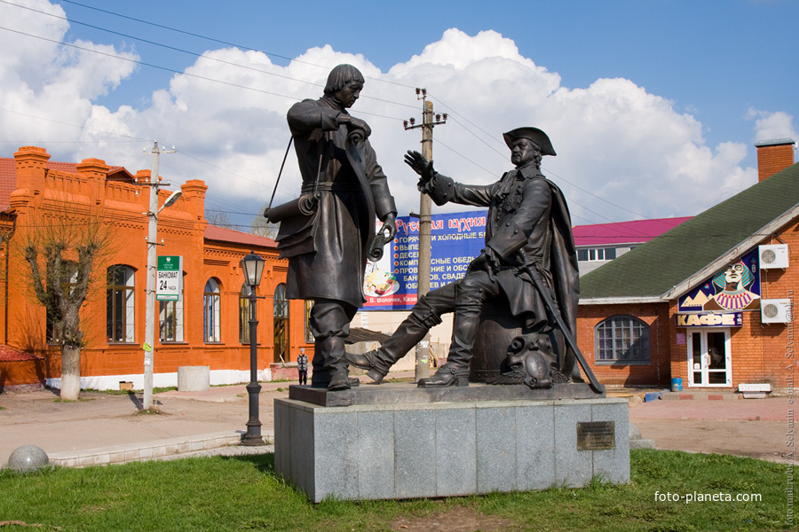 Вышний волочёк Памятник Петру Великому и Михаилу Сердюкову