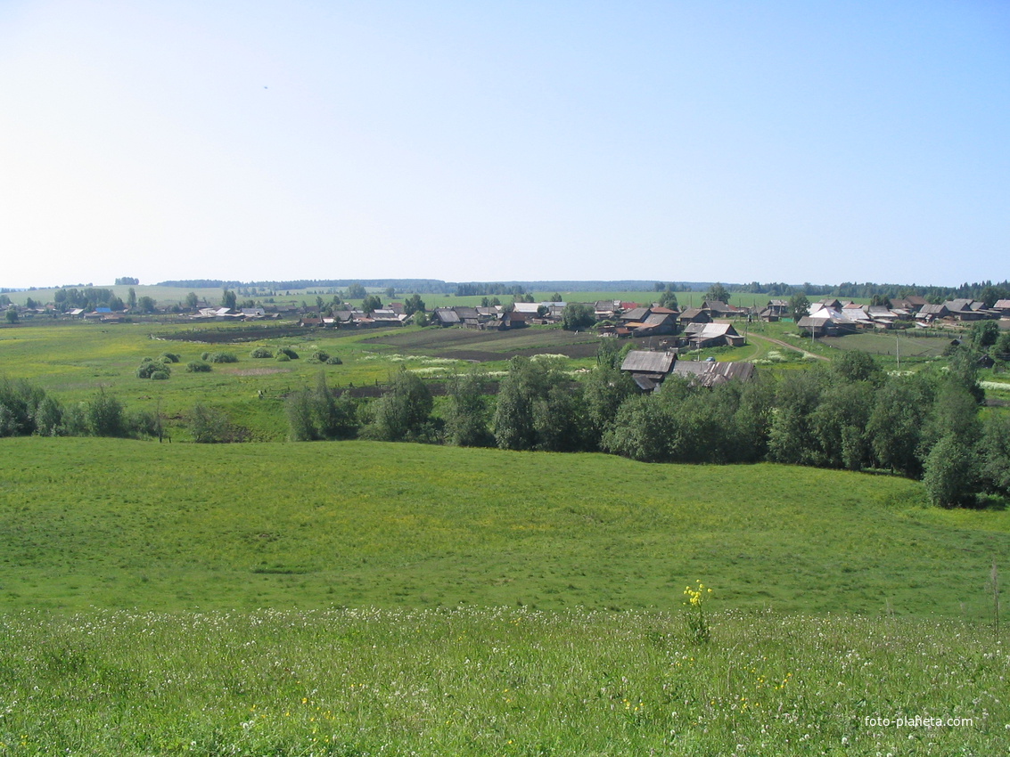 Вид деревни Васькино с горки Красная, 2006