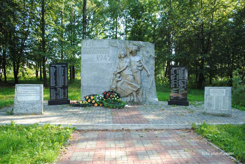Памятник погибшим жителям и солдатам в ВОВ