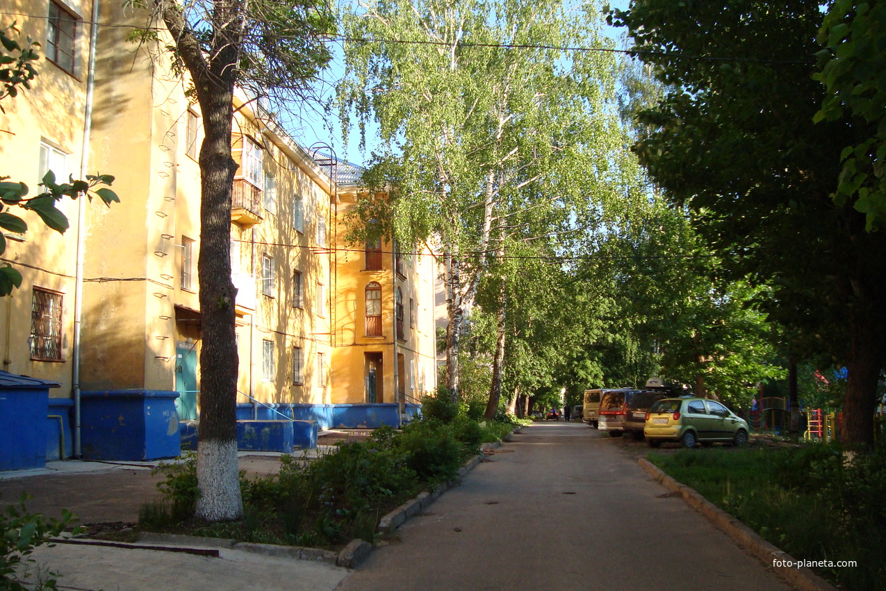 во дворе по ул.Ив.Франко