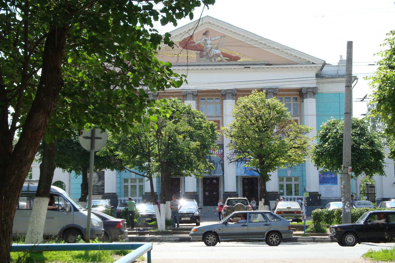 Русский драмтеатр на ул.Гагарина