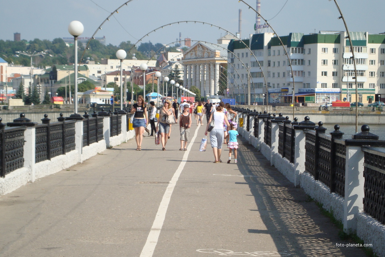 пешеходный мост через залив