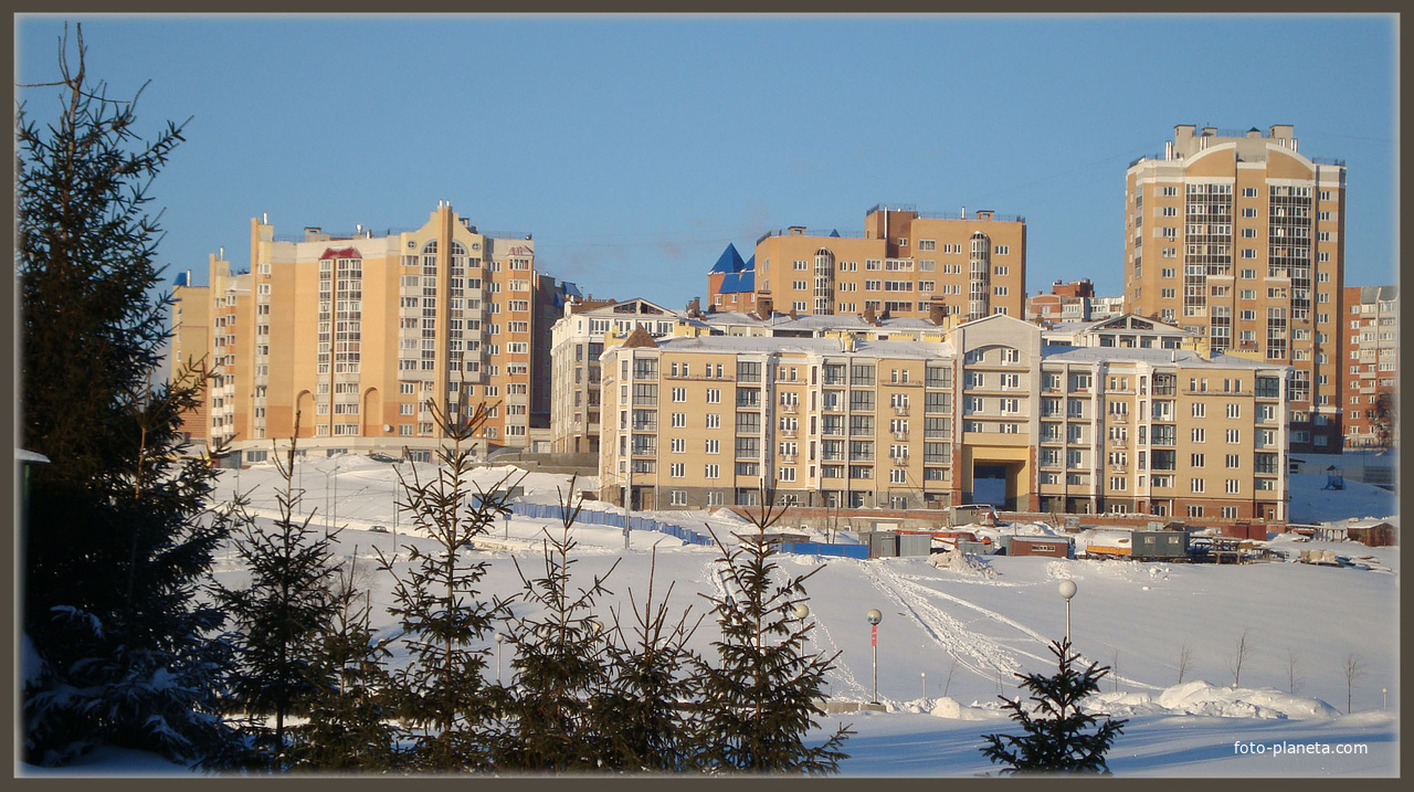 на берегу залива
