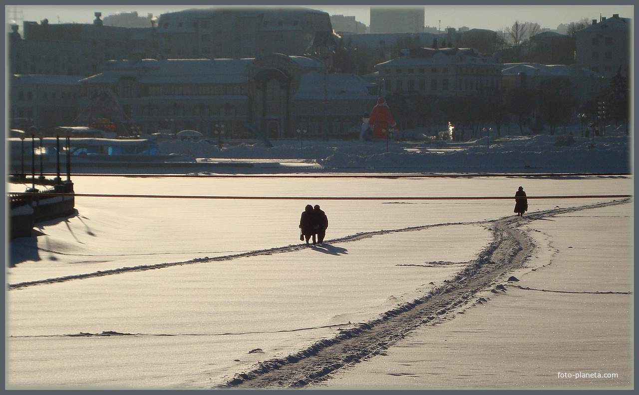 через залив