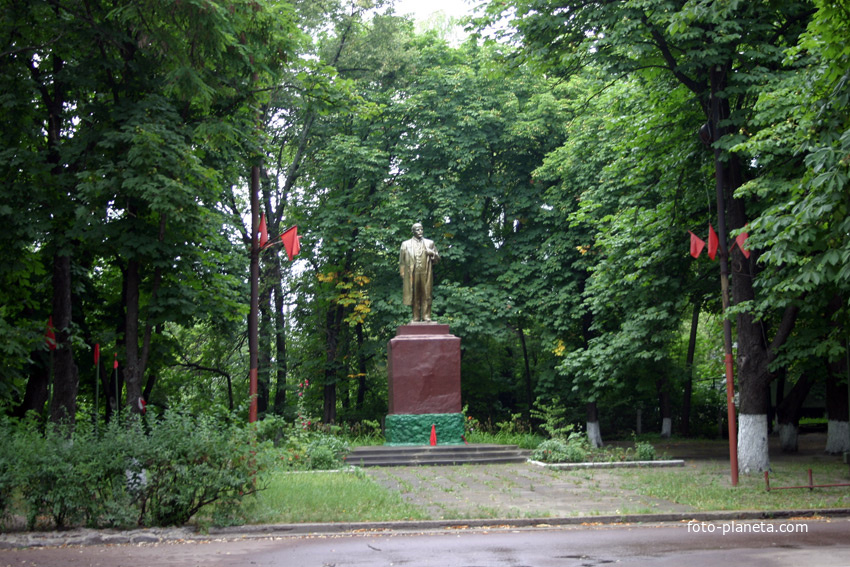 Памятник Ленину в Лебедине