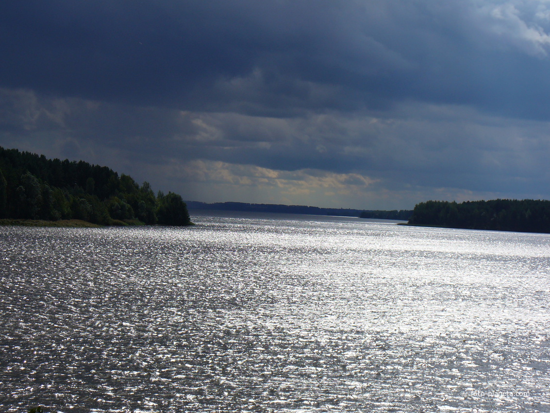 Серебристая вода