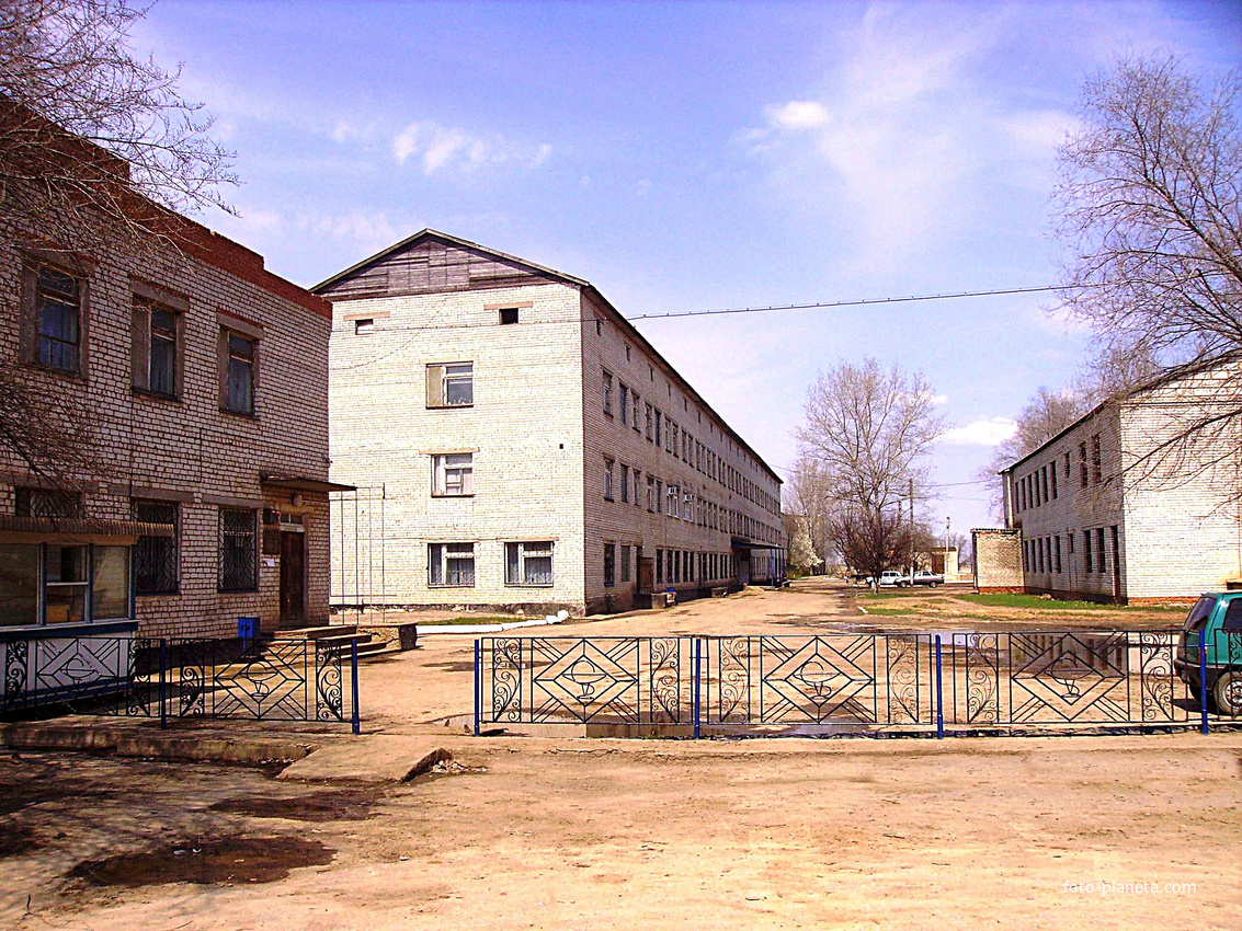 Погода село черный яр. Черноярская больница. Больничный комплекс Хороль. Черный Яр больница. Село чёрный Яр больницы.