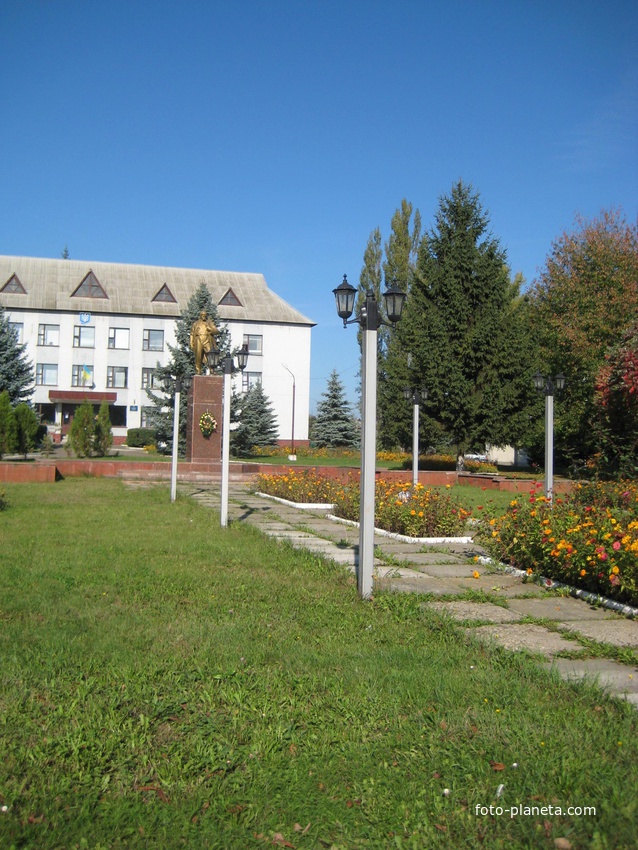 пам&#039;ятник Т.Г.Шевченку у центрі