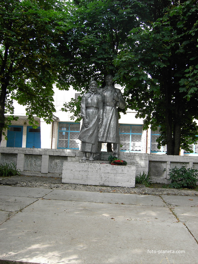Пам`ятник жителям села, що загинули у Великій Вітчизняній війні