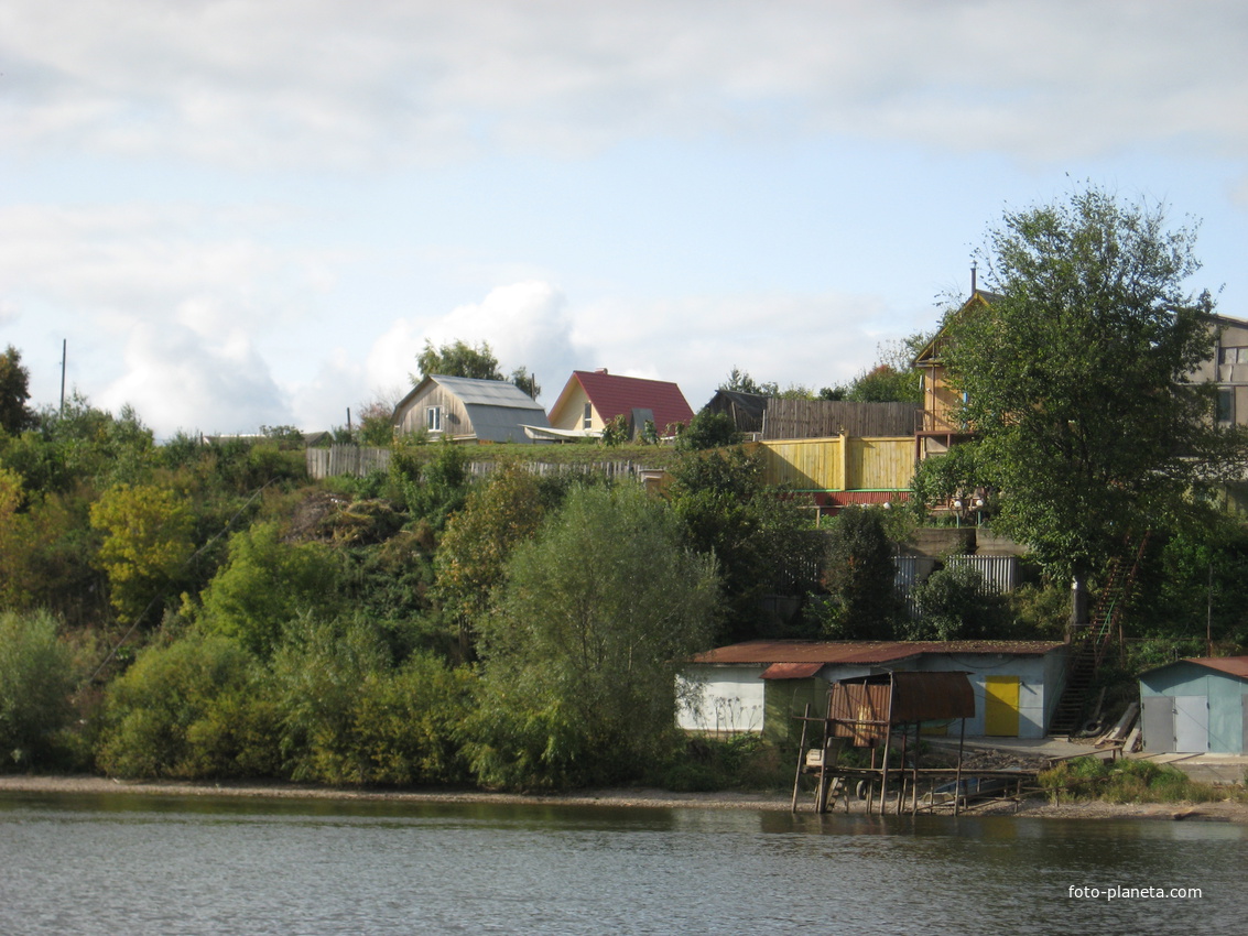 Новые застройки на берегу реки Кама в селе Колесниково 2010 год