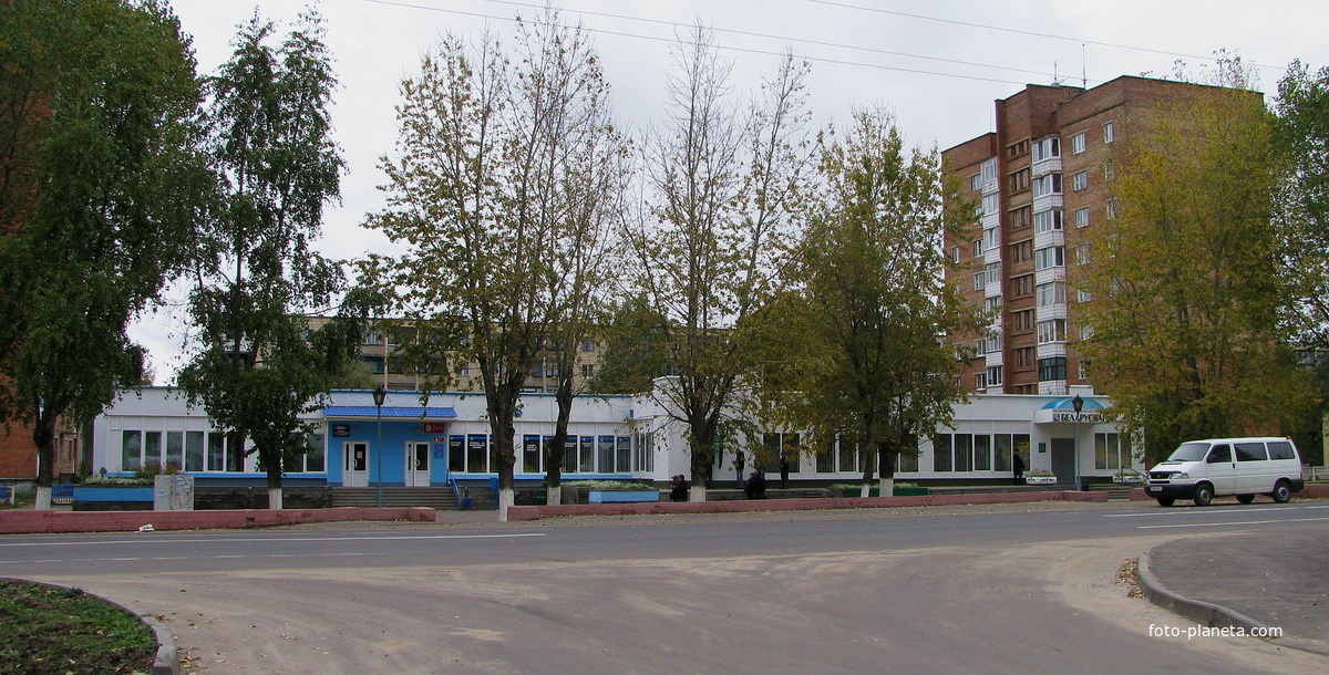 Отделение связи №1 и отделение БЕЛАРУСБАНКА  (ул.50 лет Октября)
