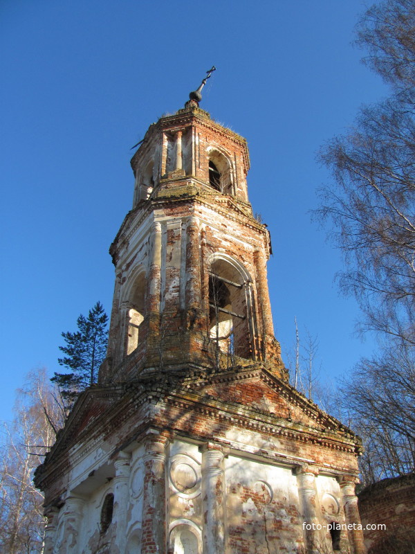 д.Чурилово, осень 2011 г., колокольня Казанской церкви.