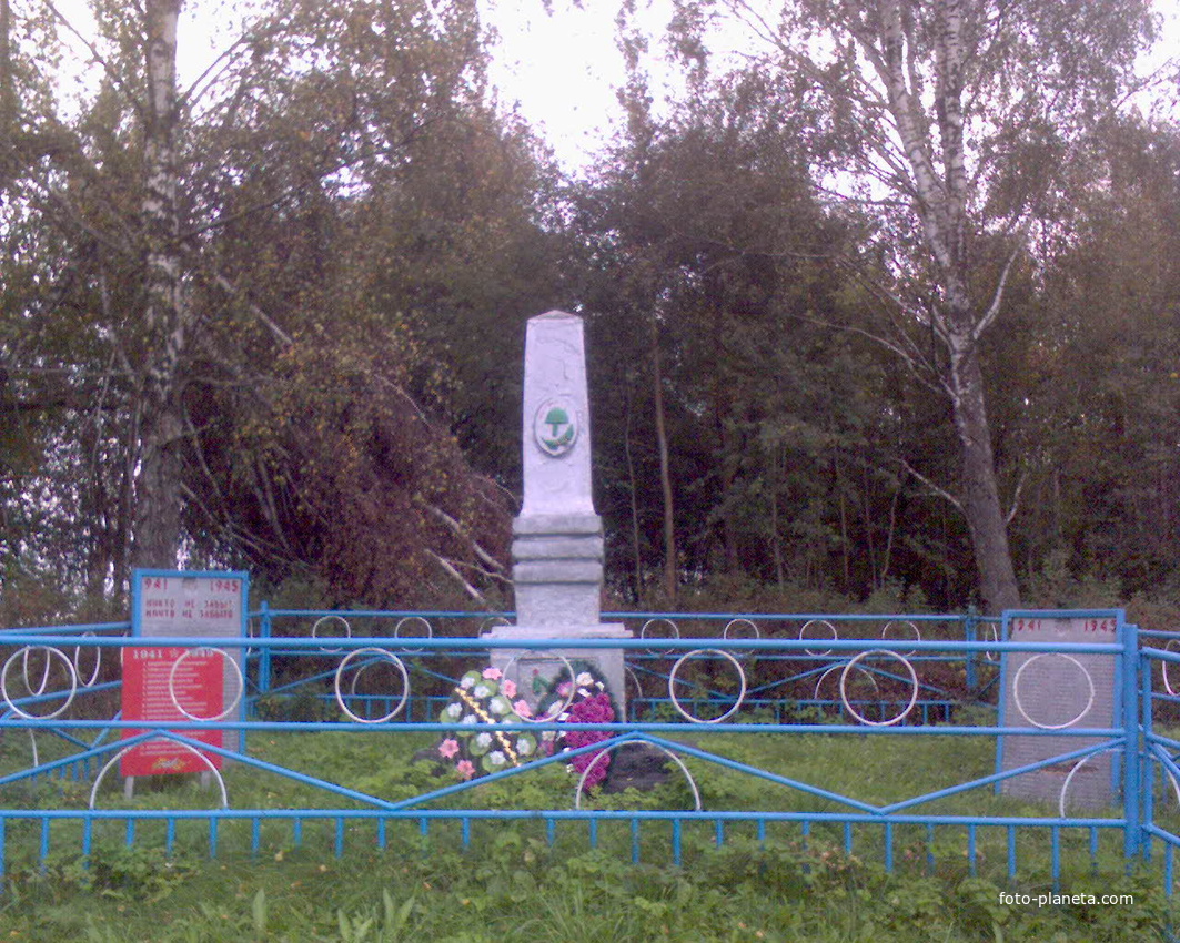 Памятник погибшим жителям в Великой Отечественной войне