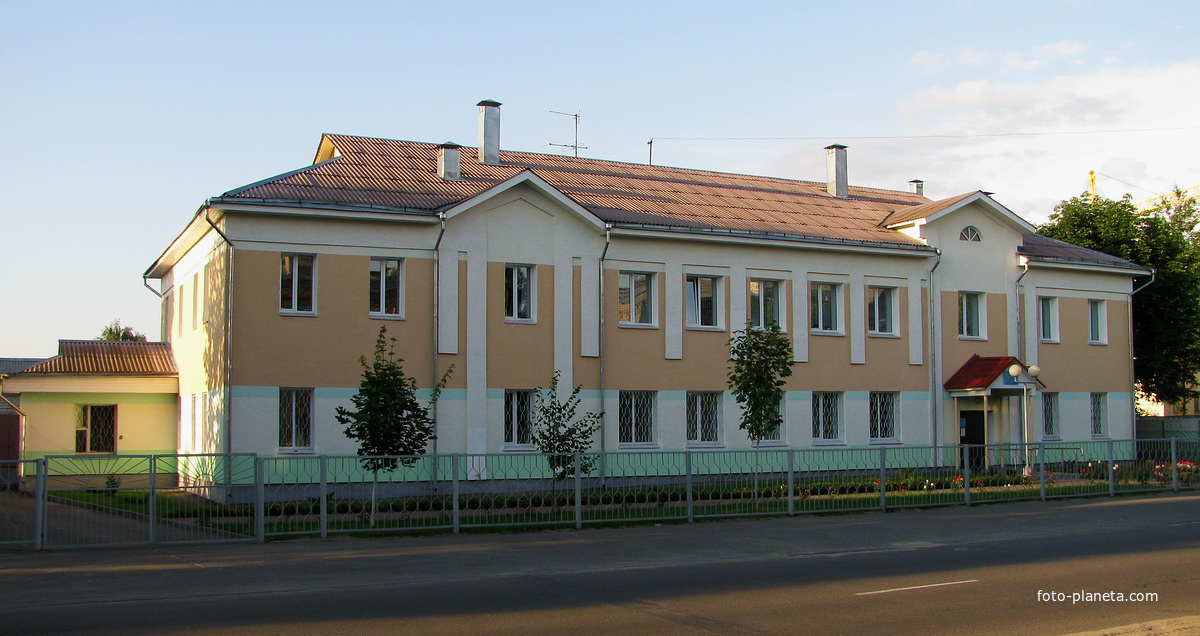 Здание налоговой инспекции (бывший ведомственный детский сад мелькомбината №9)