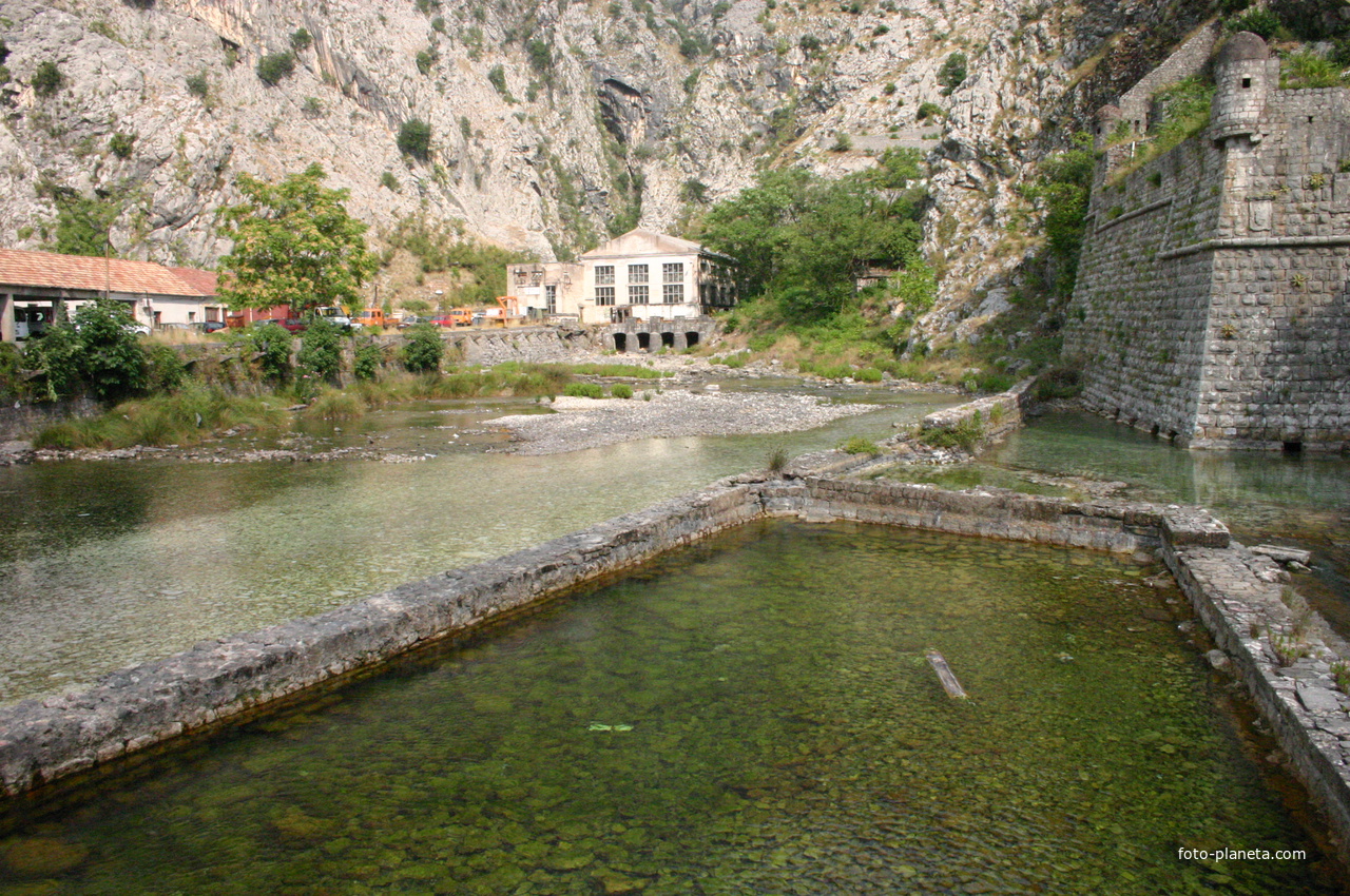 Водосток около старого Котора