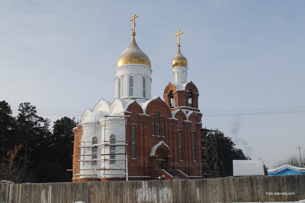 Строящаяся церковь Троицы Живоначальной