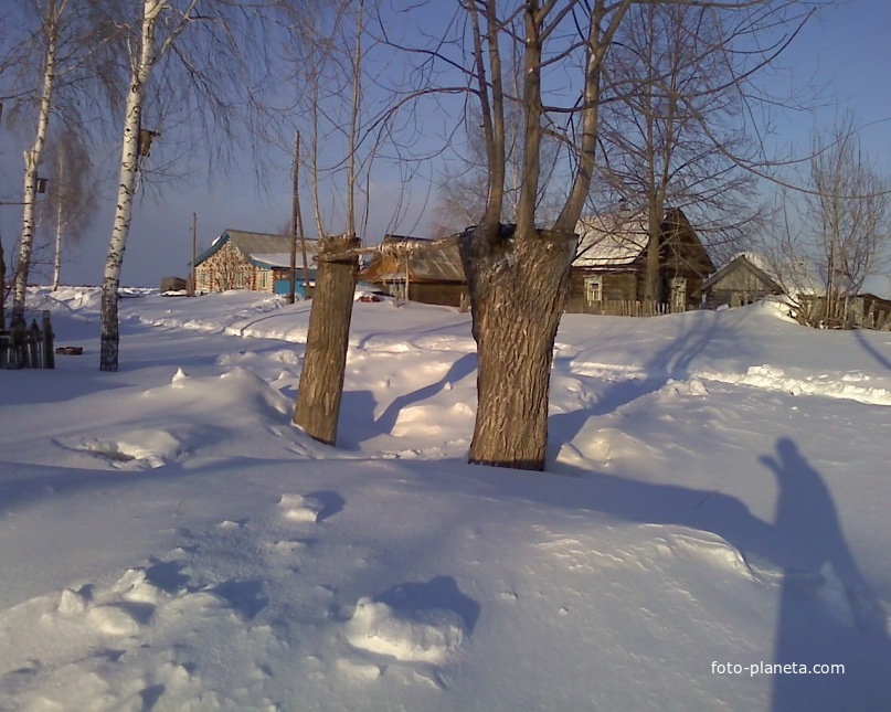 Наверху деревни зимой