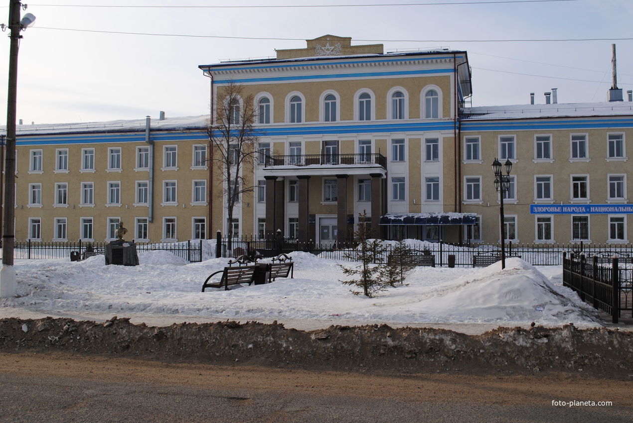 Больница, бывшее здание управления Сиблага.
