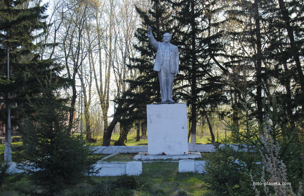 Памятник Ленину в соцгороде спиркомбината.