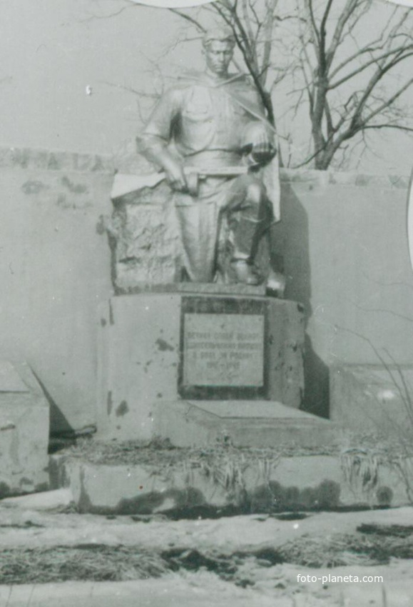 Памятник погибшим воинам с.Новоукраинка