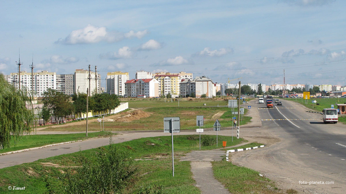 Вид на микрорайон с путепровода со стороны Лельчиц