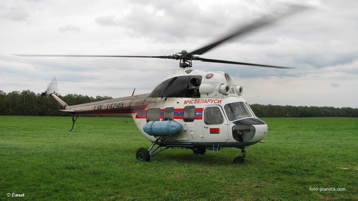 Вертолет Ми-2 на поле возле д. Козенки