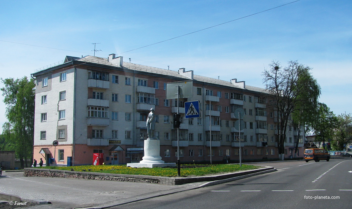 Жилой дом, пересечение улиц Рыжкова и Ленинской