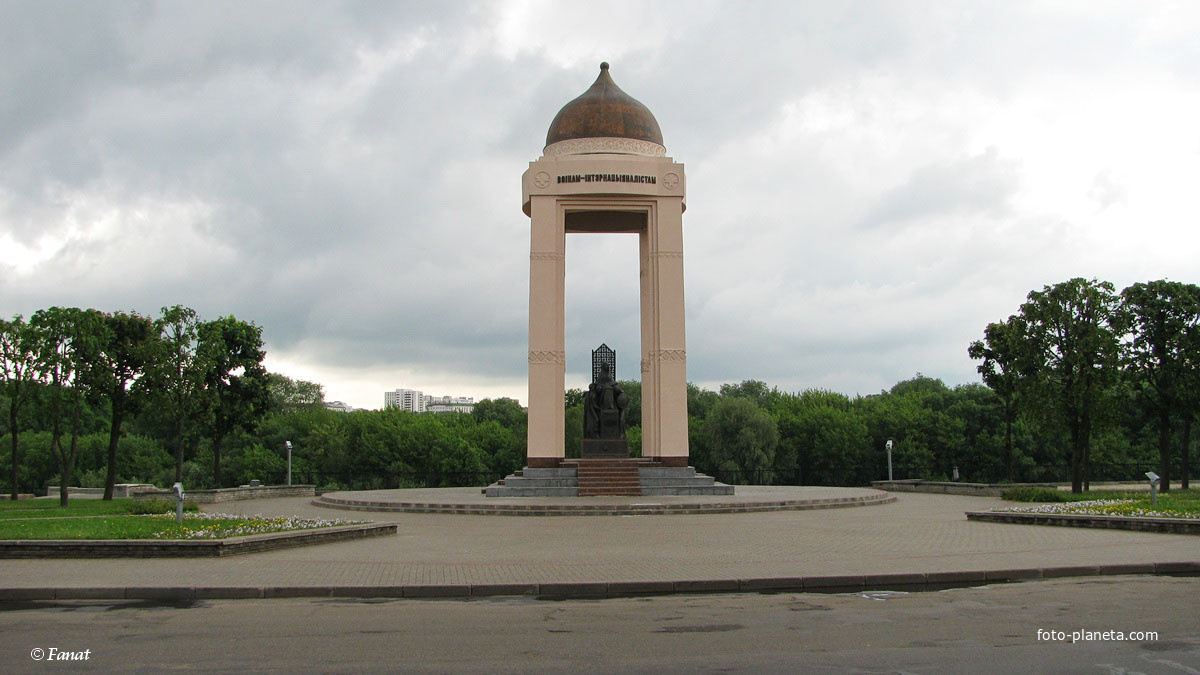 Памятник  воинам-интернационалистам возле р. Днепр