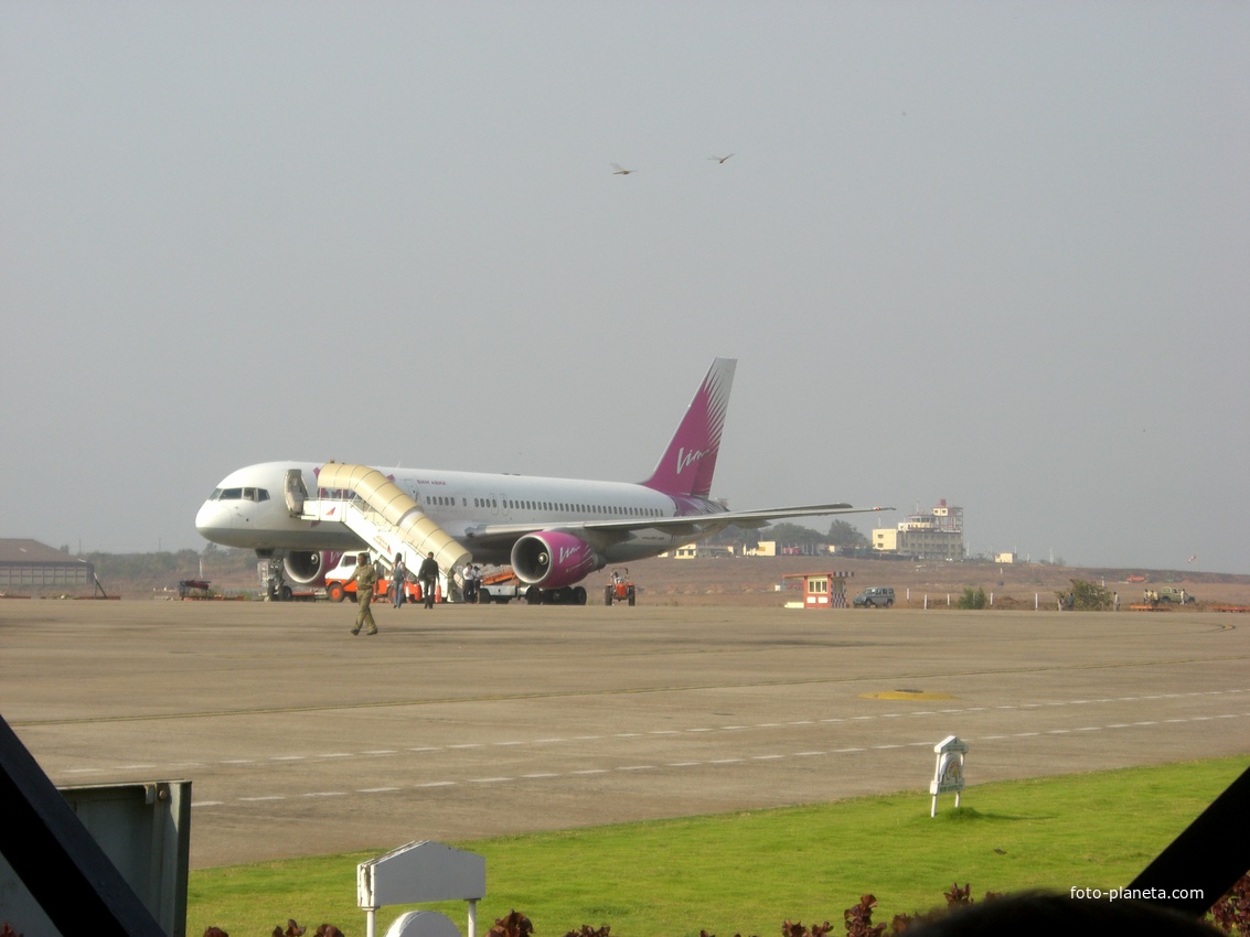 Goa,Аэропорт Dabolim. Воинг 757