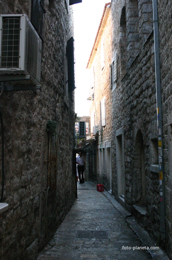 Узкая улочка в старом городе