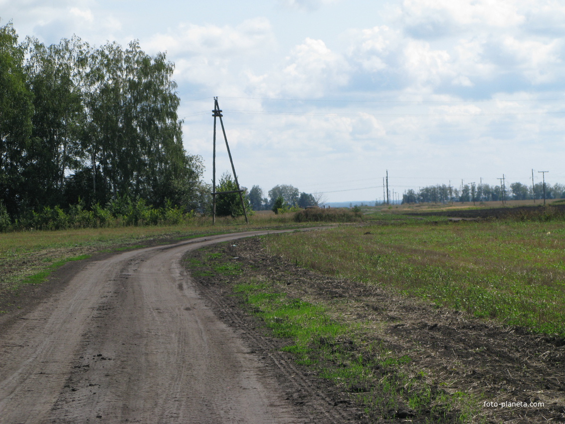 вдали высоковольная ЛЭП