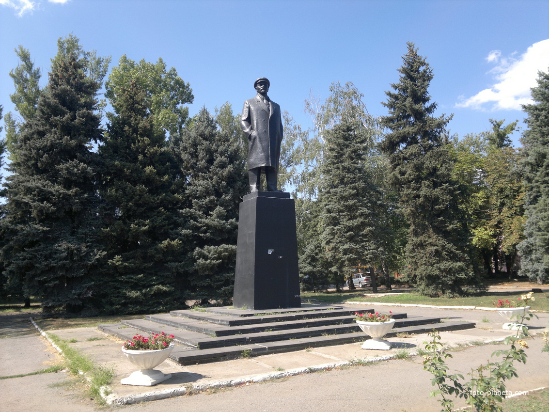 Каменоломни. Памятник В.И. Ленину в сквере.