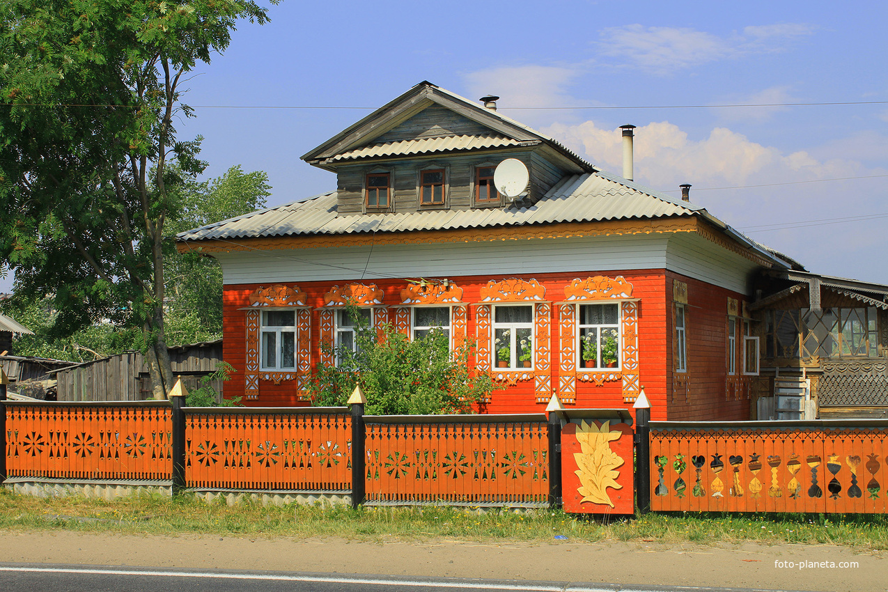 Уемский. Красивый дом на ул. Устьянской.