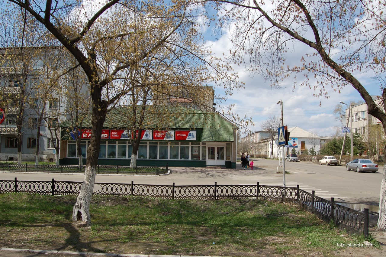 Улица Личенко (справа сбербанк)