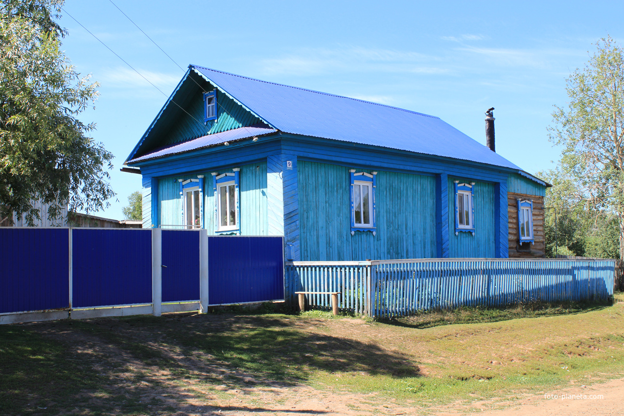 Алтаево. Синий дом.