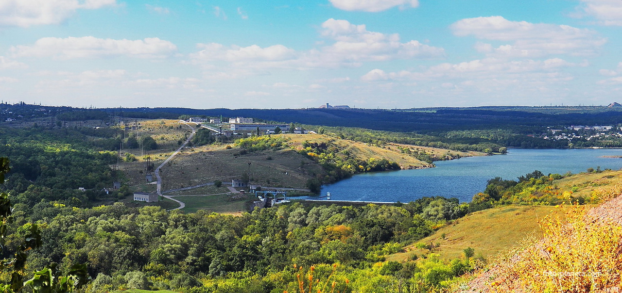 Вид на плотину Волынцевского водохранилища