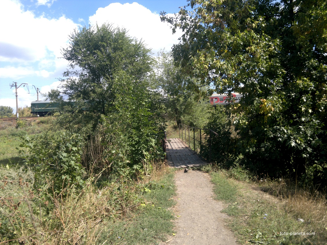 Каменоломни. Пешеходный мостик через р. Грушевка.