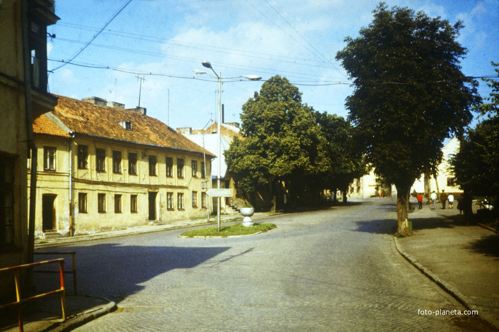фото 1985 года Угол улиц Центральная и Пограничная