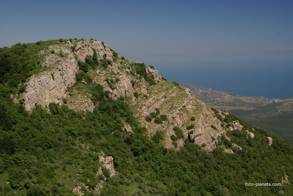 Панорама Южного Берега Крыма, пос. Солнечногорское, церковь-маяк.