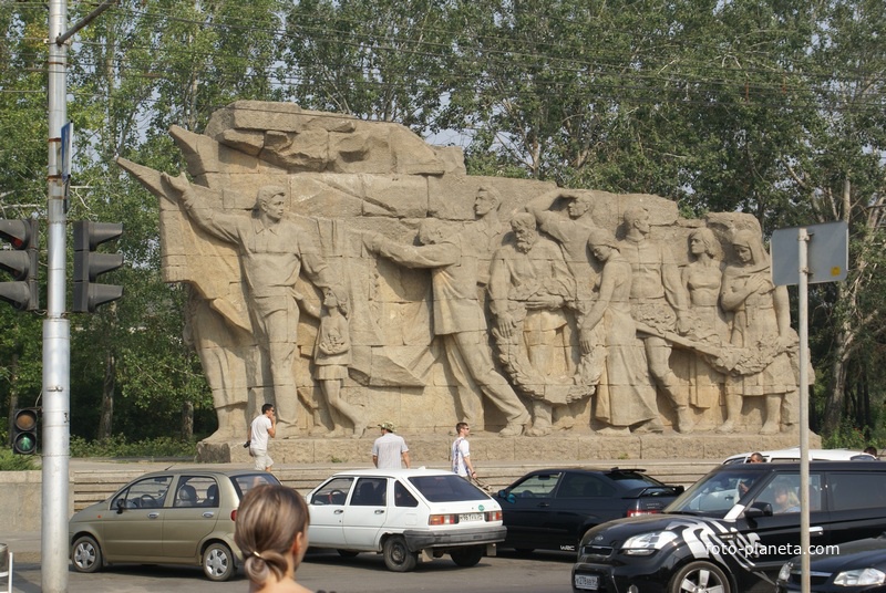 На Мамаевом Кургане в Волгограде находится самый известный и масштабный военный мемориал в России