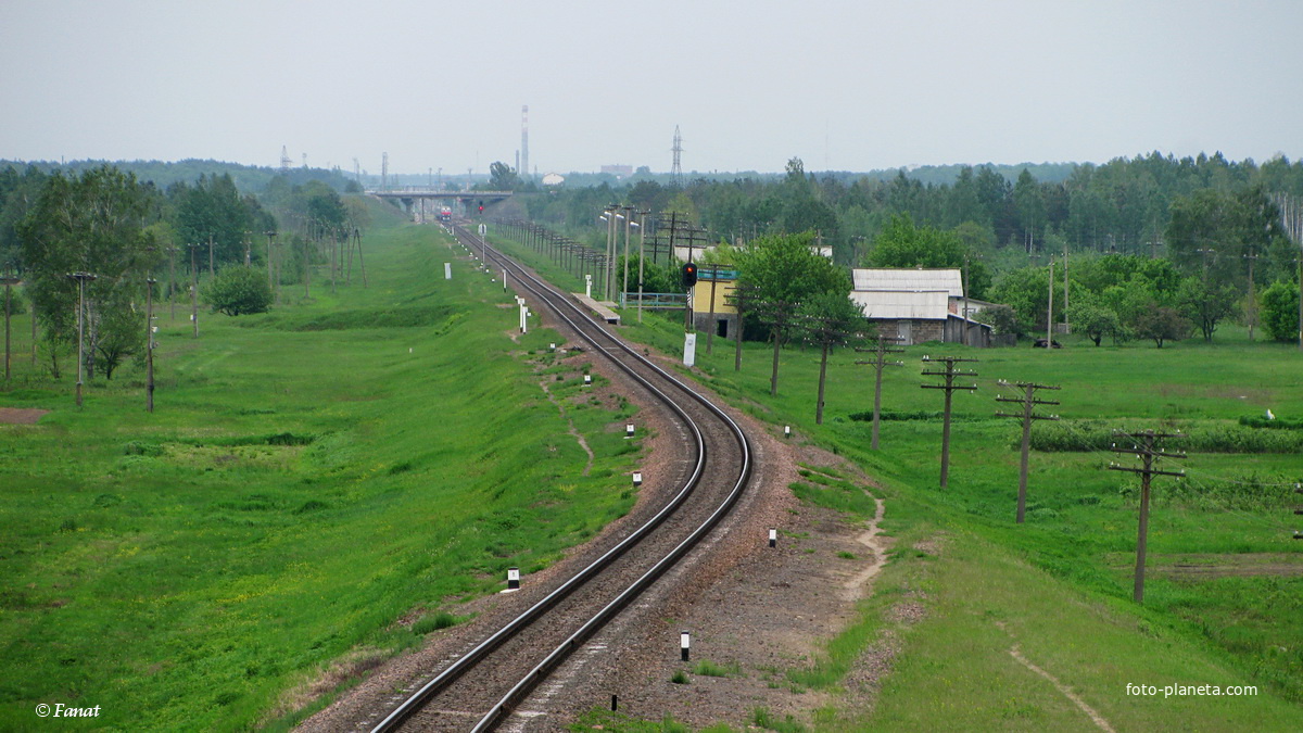 Вид на остановочный пункт Руднянский с моста