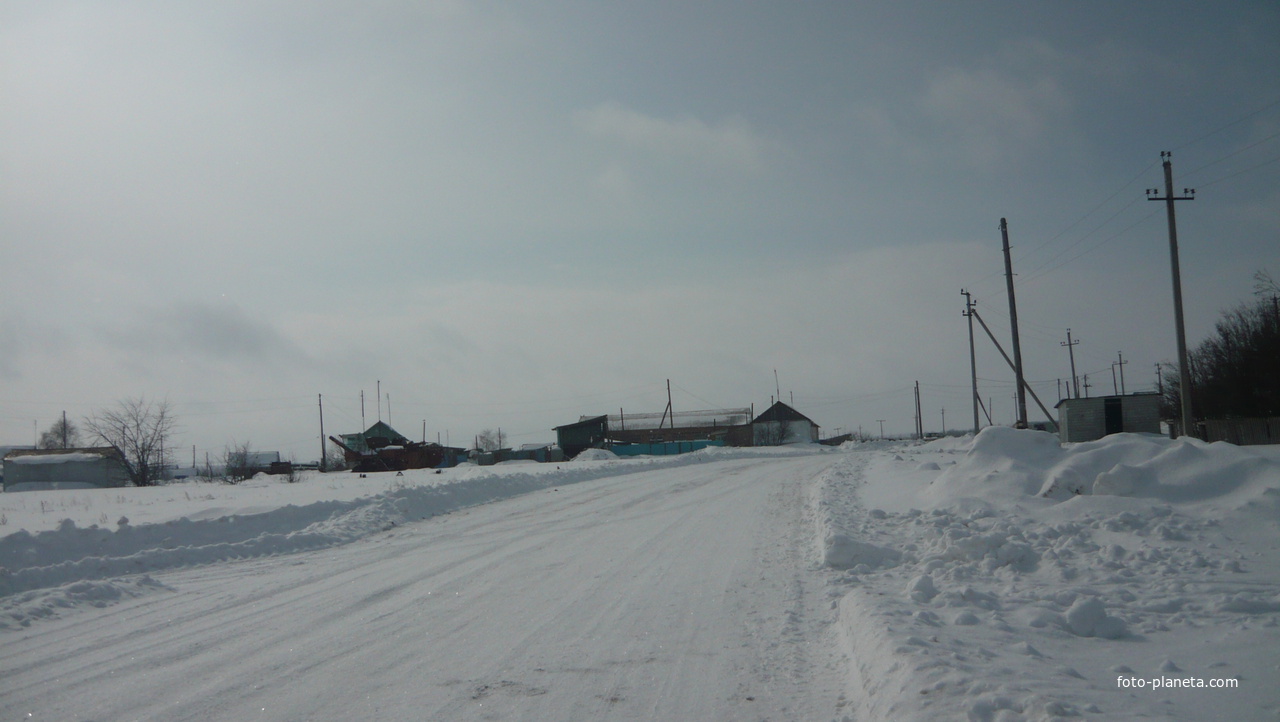 Дорога ведущая из села