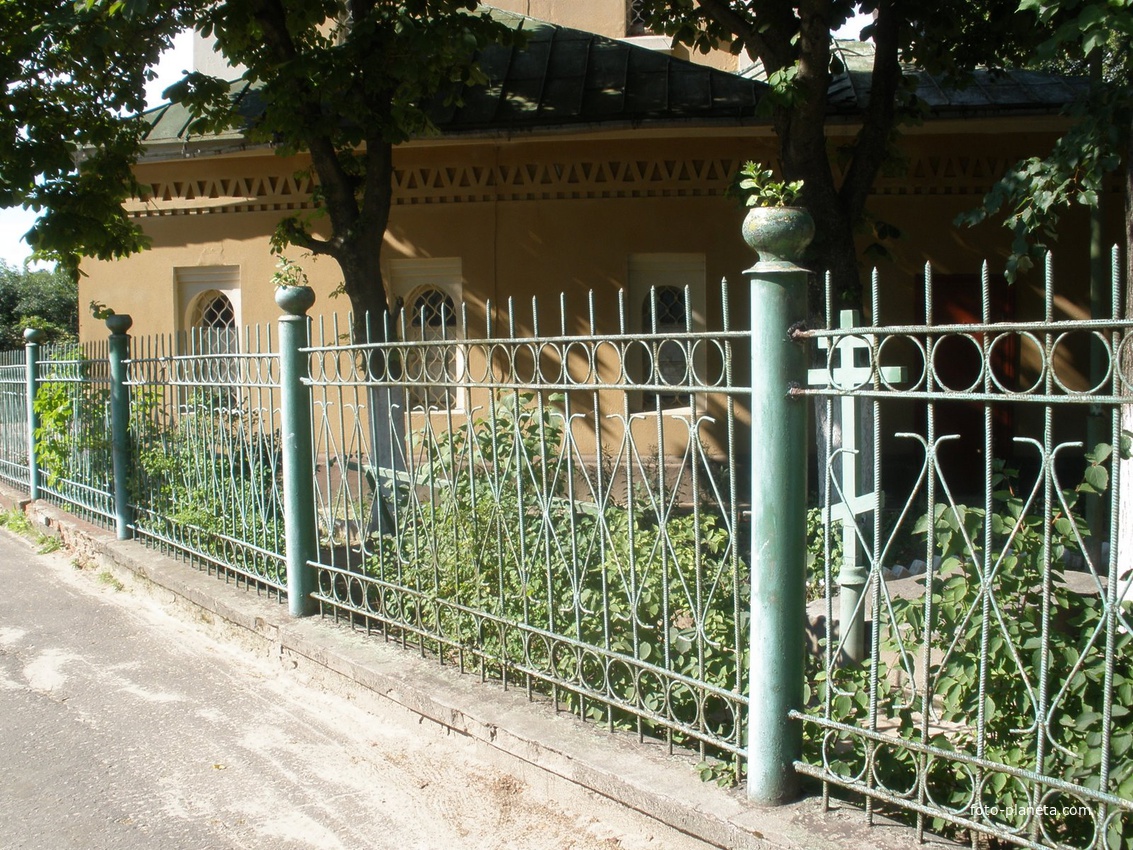 Ограда  Никольской церкви.
