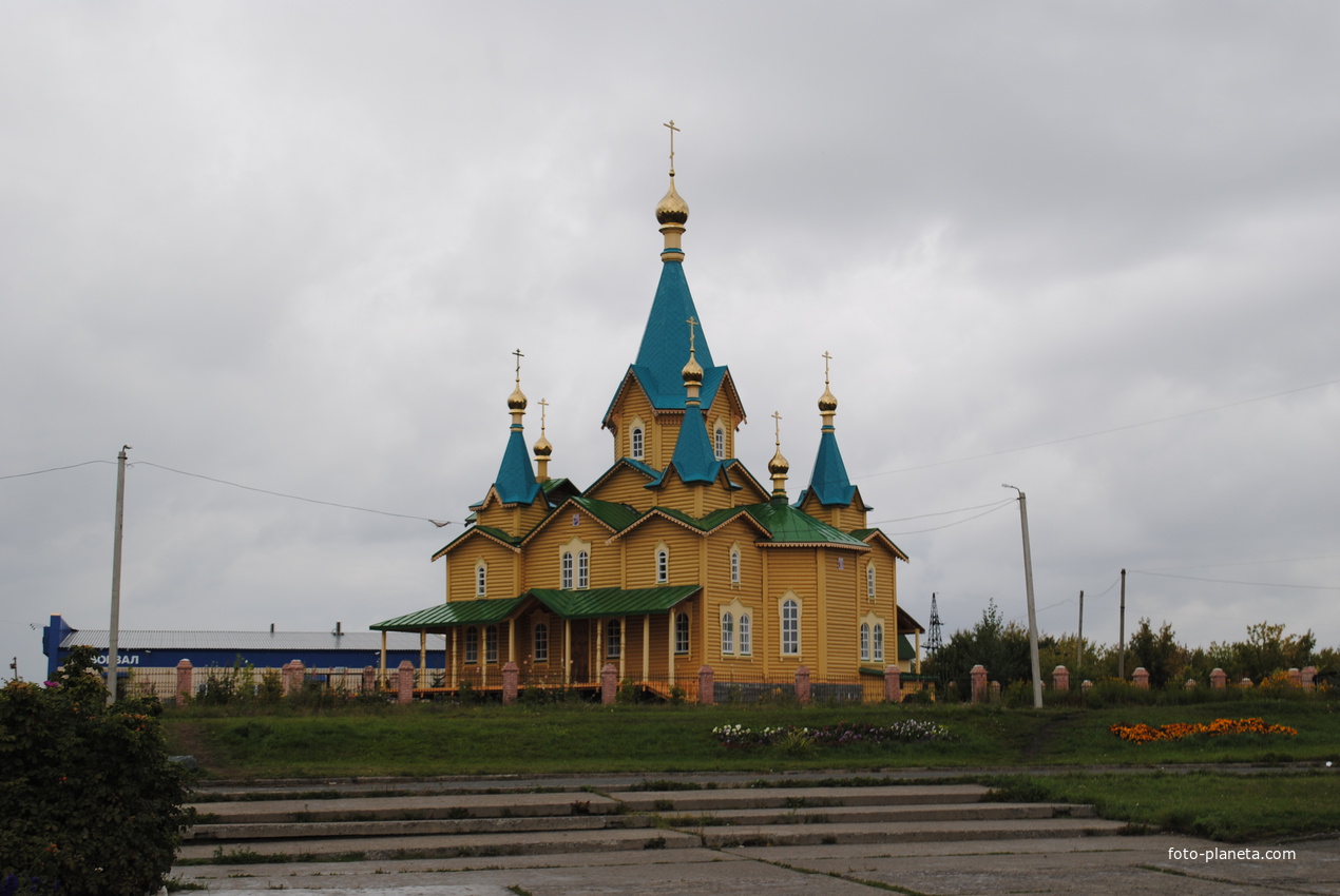 Деревянный храм в Горном.