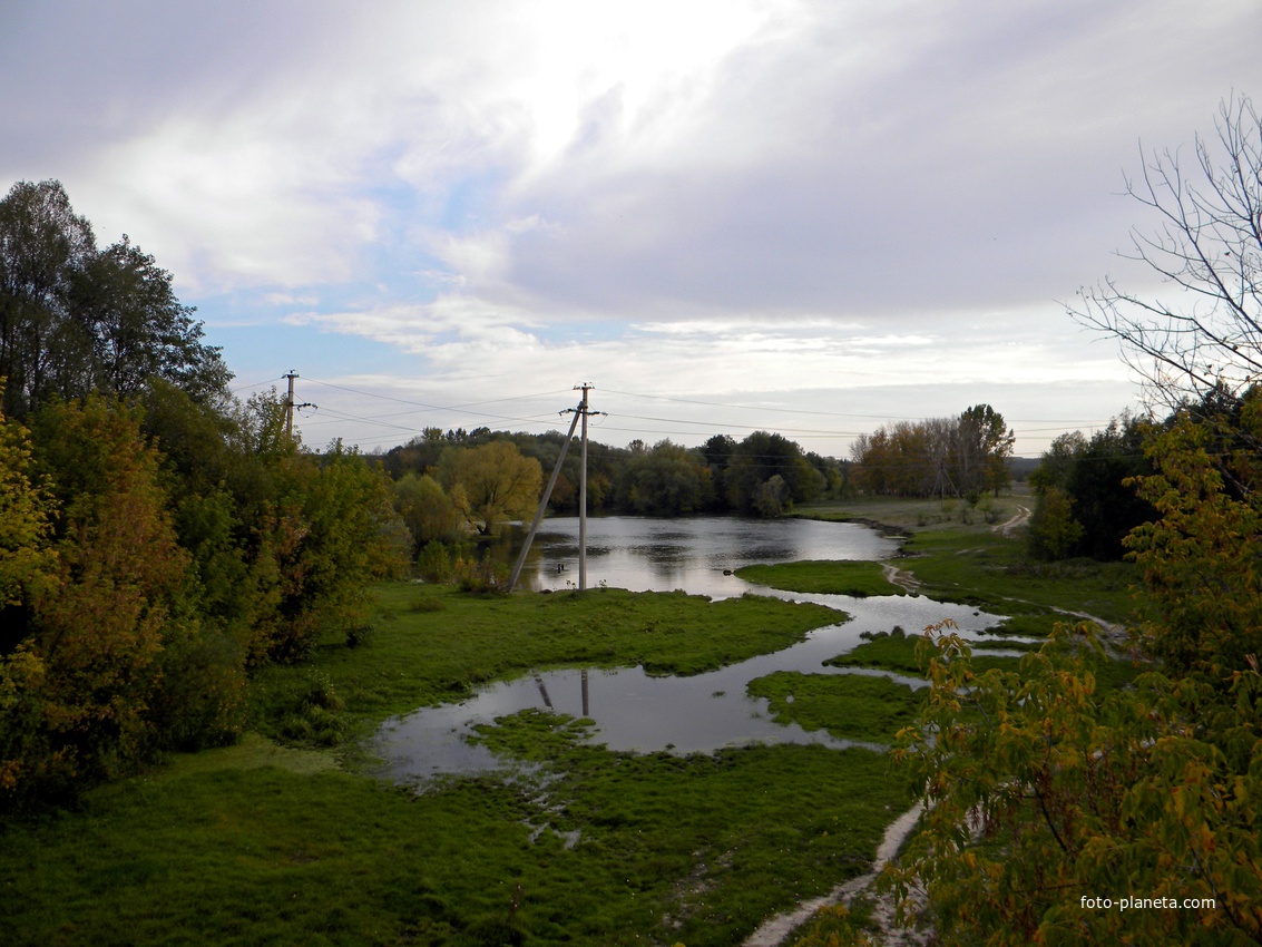 Вид с моста на реку Оскол на окраине села Ивановка