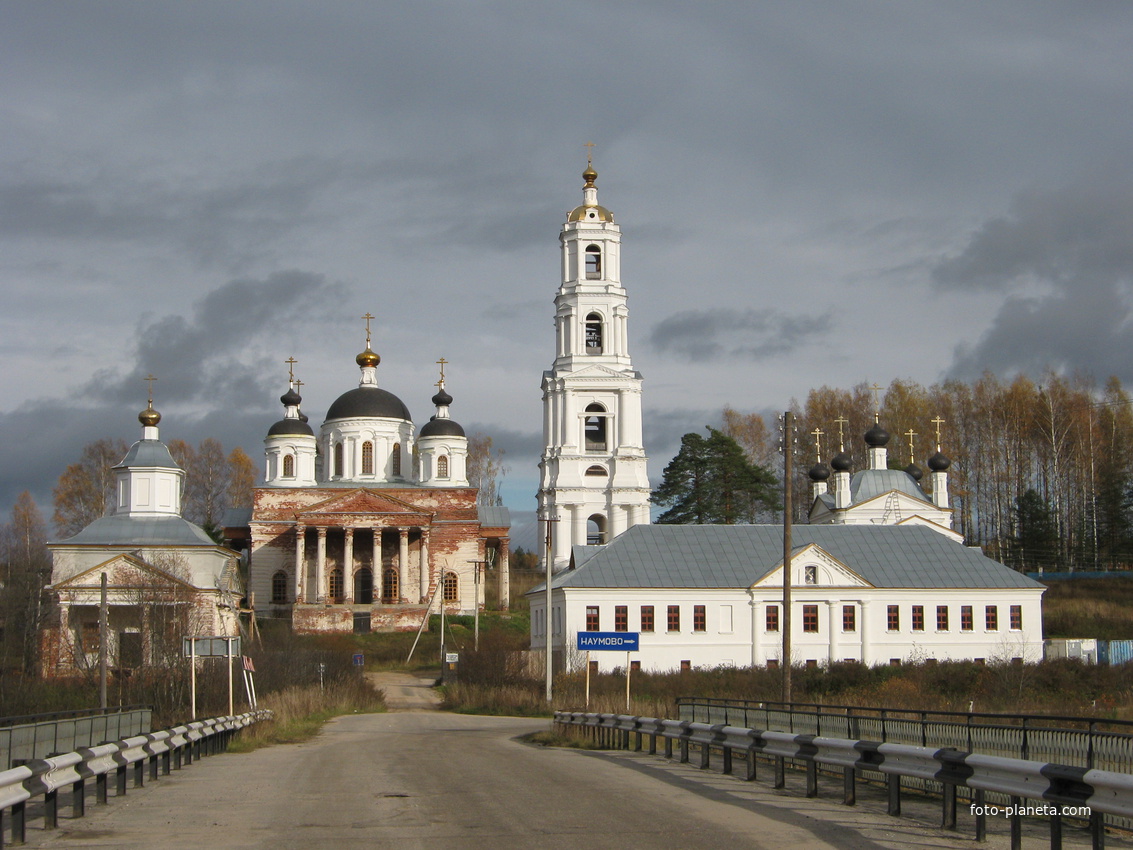 Вид на монастырь у деревни Выселки