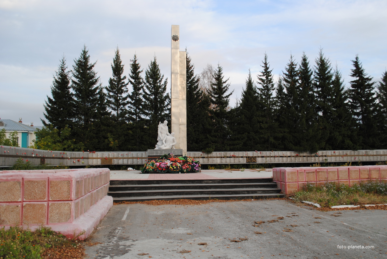 Памятник погибшим колыванцам в ВОВ.
