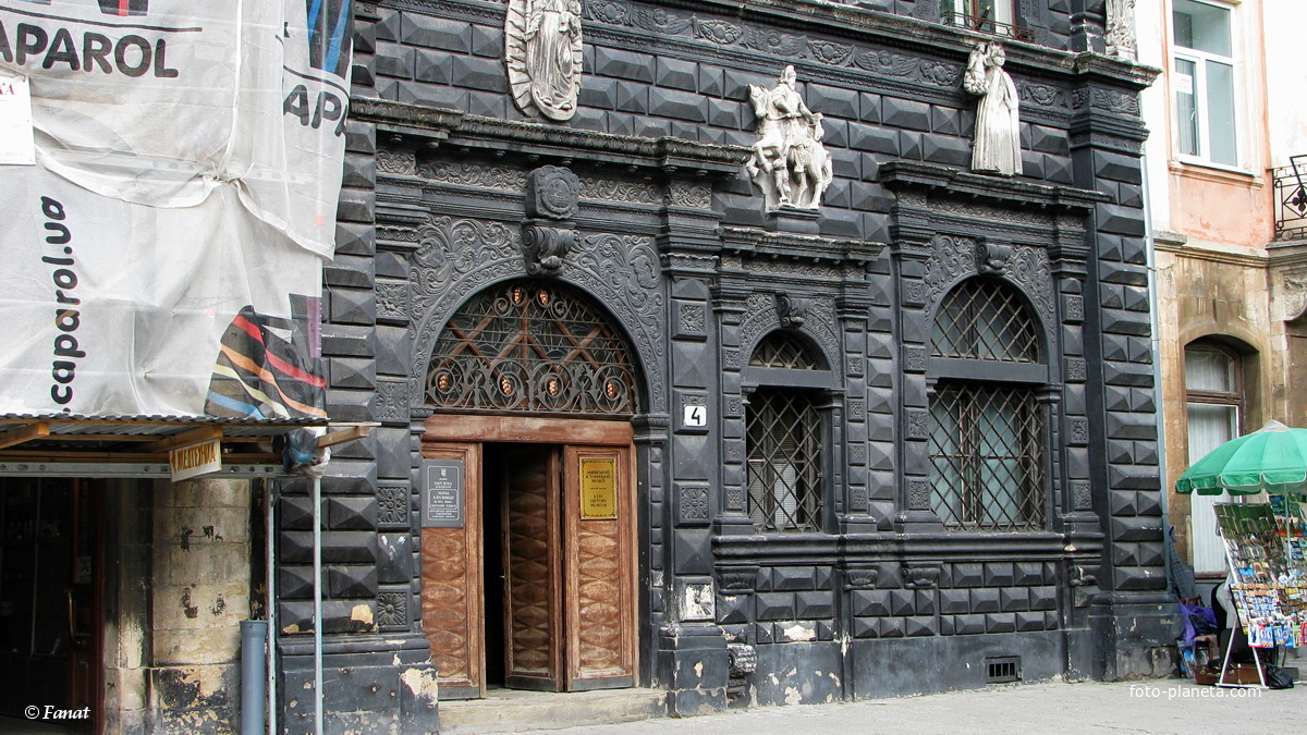 Черный дом (черная каменица), площадь Рынок