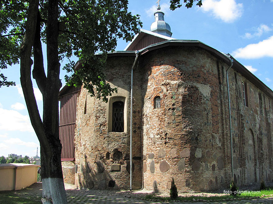 Древнейшее здание города - Борисоглебская (Коложская) церковь XII века.