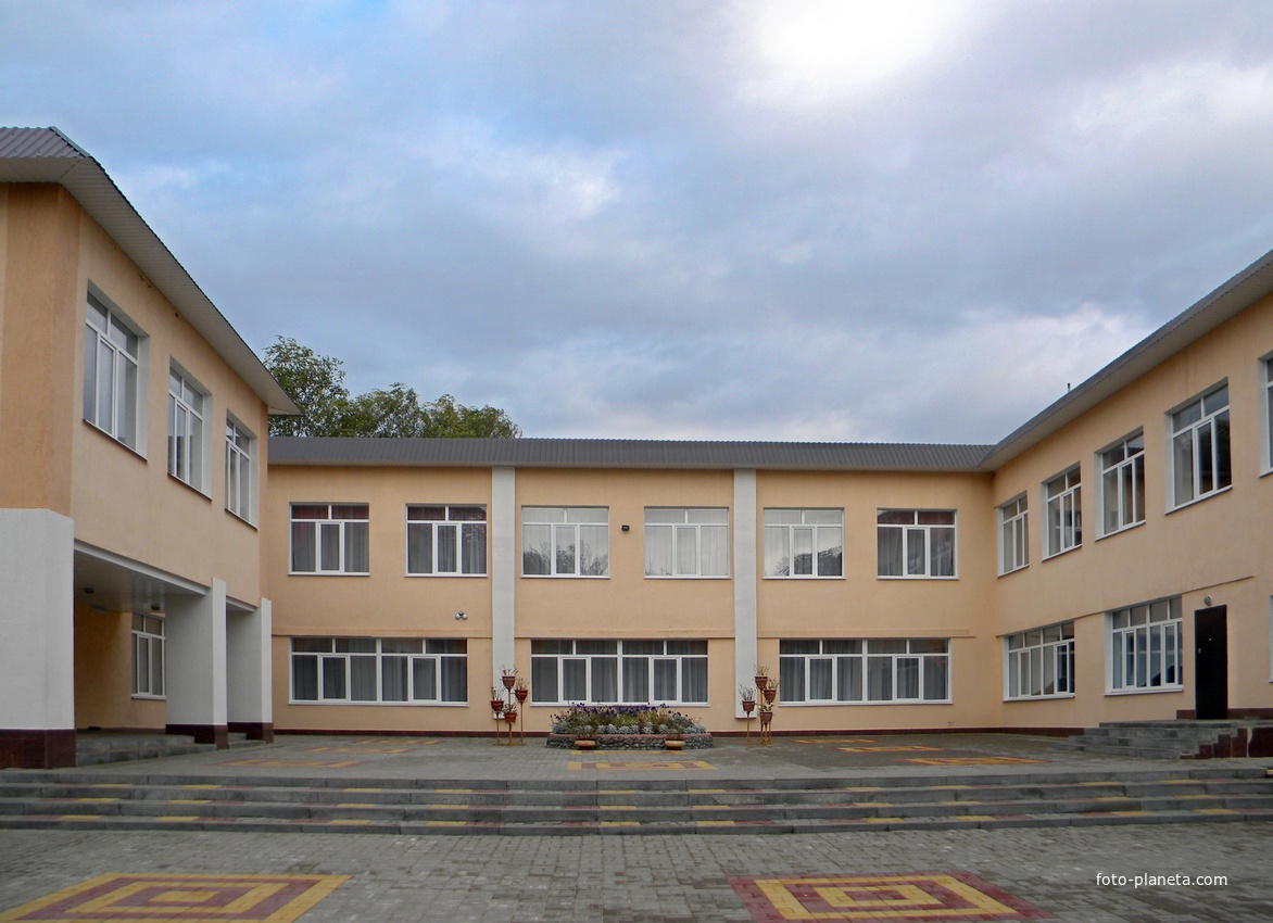 Беленихинская средняя школа имени А.С.Касатонова.